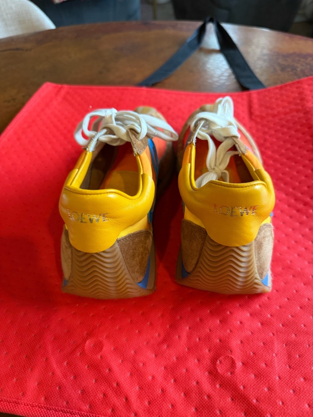 Loewe luxury women's sneakers - Picture 2 of 3